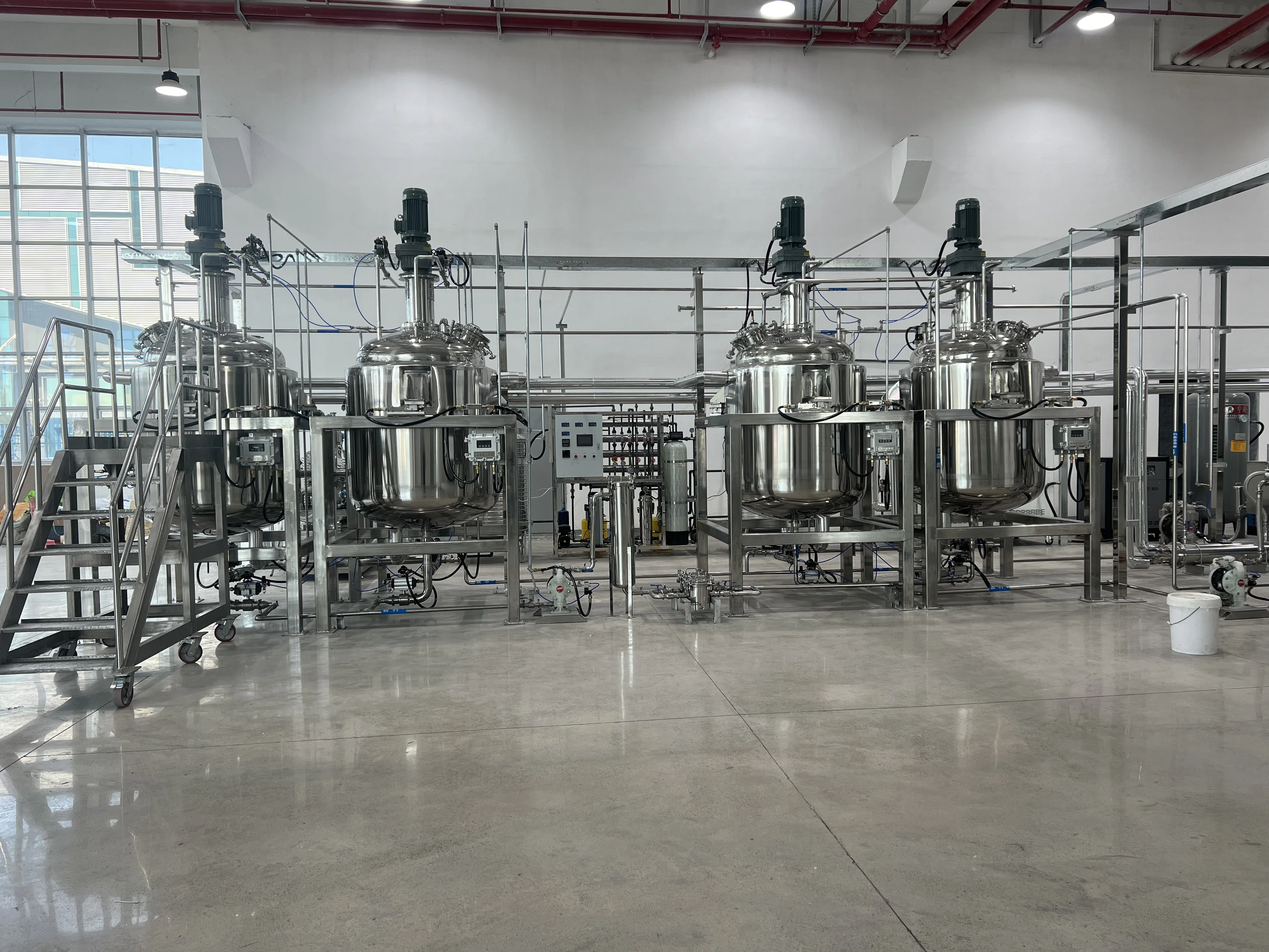 固態(tài)電池流體化整線生產(chǎn)設(shè)備方案